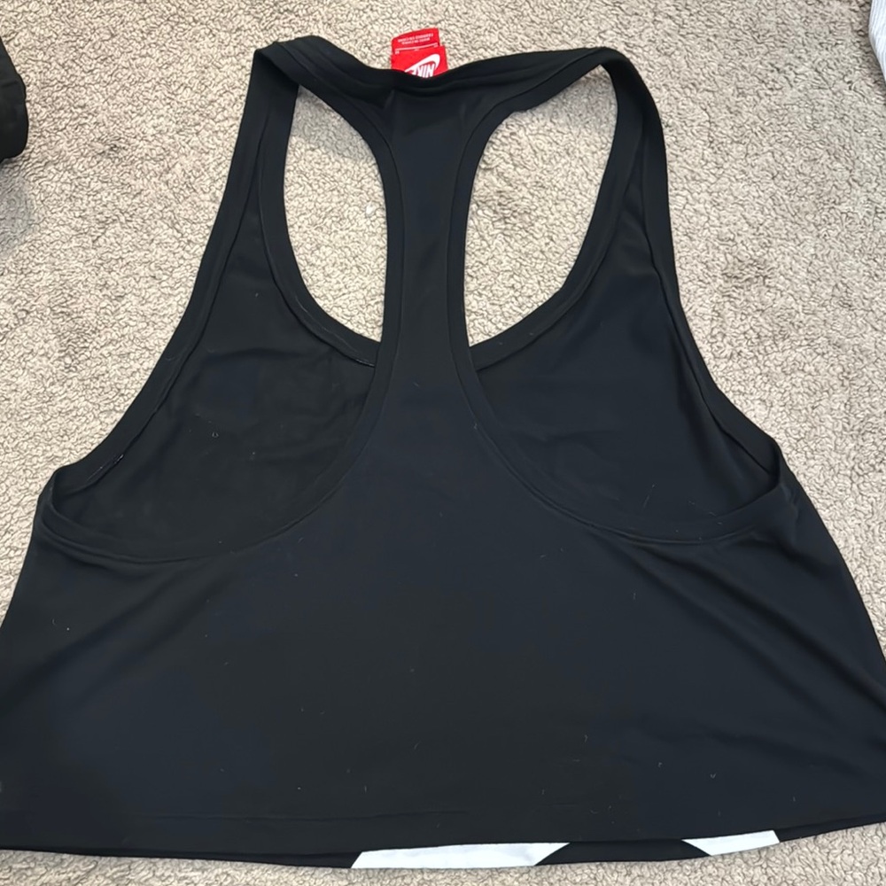 🔟DEAL…Nike Black and White Sports Tank - Picture 4 of 4